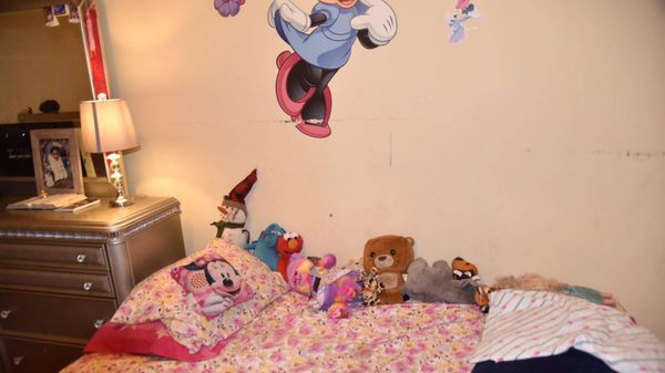 Полицейские показали фото спальни девочки, от которого при ближайшем рассмотрении бросает в дрожь