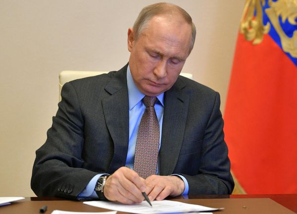 Путин поручил кабмину профинансировать вакцинацию от гриппа 60% населения