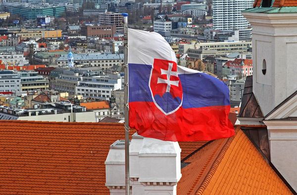 Словакия решила выслать трёх российских дипломатов по обвинению в шпионаже