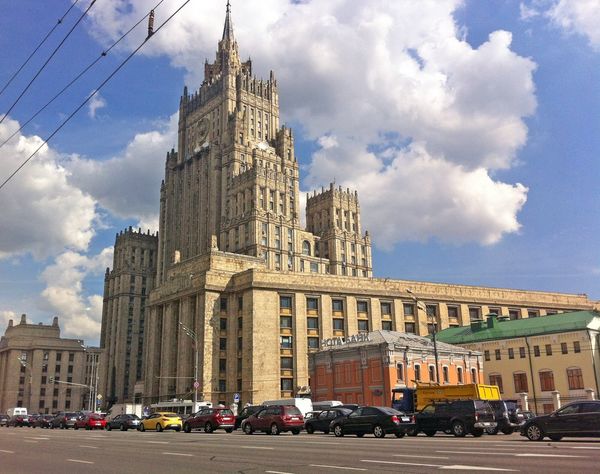 МИД РФ пообещал зеркальный ответ на высылку Словакией российских дипломатов