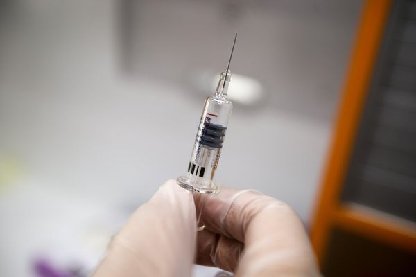 Минздрав: Первые партии вакцины от коронавируса выпустят в течение двух недель