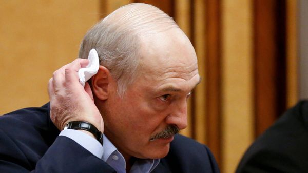 Неуязвимый. Сколько Лукашенко может потерять от европейских санкций
