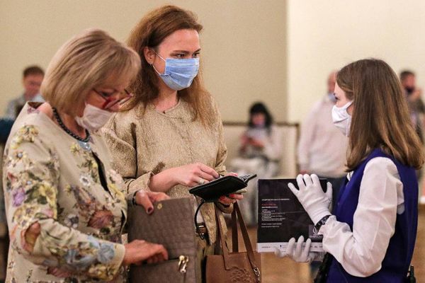 Собянин: Носить маски москвичам придётся в ближайшие месяцы