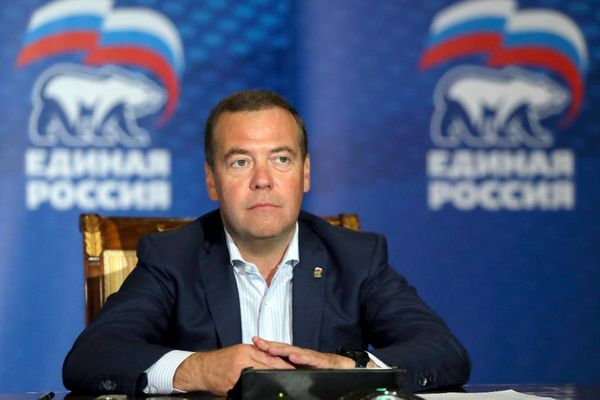 Медведев за прошлый год заработал более 11 миллионов рублей