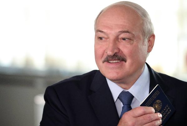 Лукашенко: Я живой и не за границей