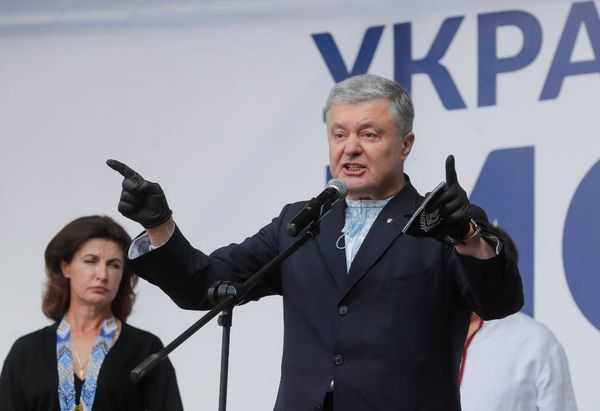 Депутат Рады заявил, что Порошенко готовит госпереворот на День независимости