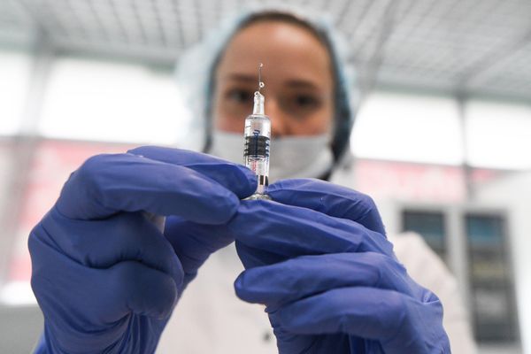 Врач объяснила, повышает ли прививка от гриппа уязвимость перед коронавирусом