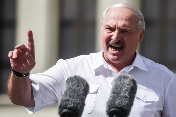 "Пока вы меня не убьёте, других выборов не будет". Лукашенко ответил протестующим