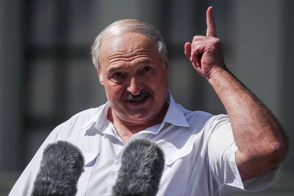 "Вы хозяева на этом заводе". Лукашенко призвал рабочих "не прятать глаза в асфальт"