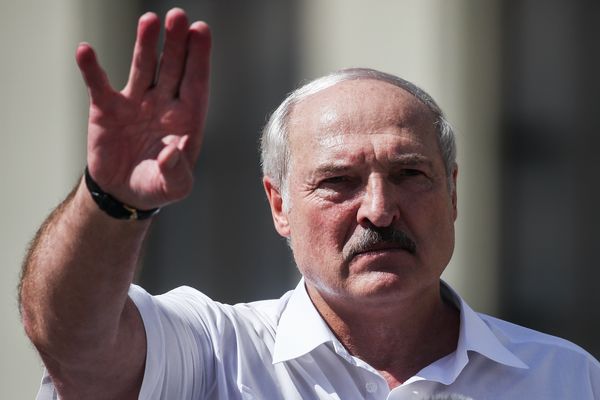 "Мётлы и лопаты есть, обеспечим". Лукашенко обратился к оппозиции