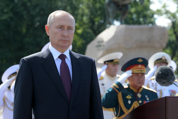 "Убеждён, вы никогда не подведёте". Путин поздравил десантников с Днём ВДВ