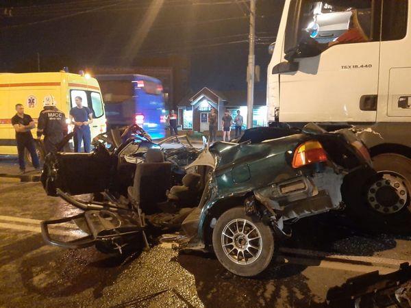 В ДТП с грузовиком и иномаркой в Новосибирске погибло два человека