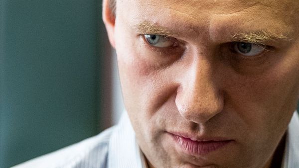 Навального хотят вывезти на лечение в Германию. Российские медики предупреждают: это опасно