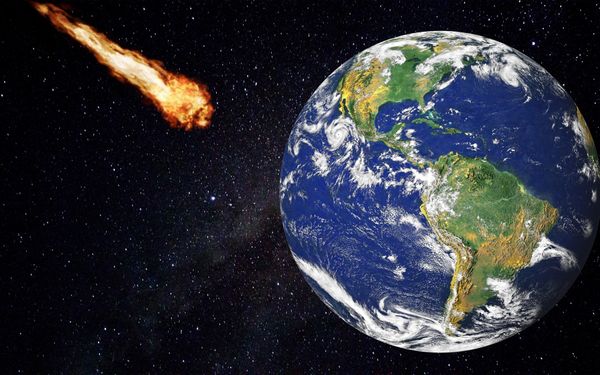 К Земле начал приближаться астероид