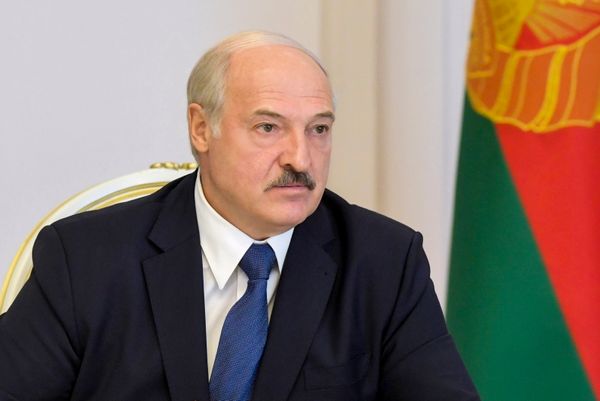 Лукашенко попросил белорусов простить ошибки правоохранителей