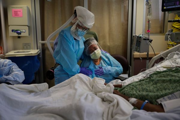 В мире выявили рекордное число случаев коронавируса за сутки