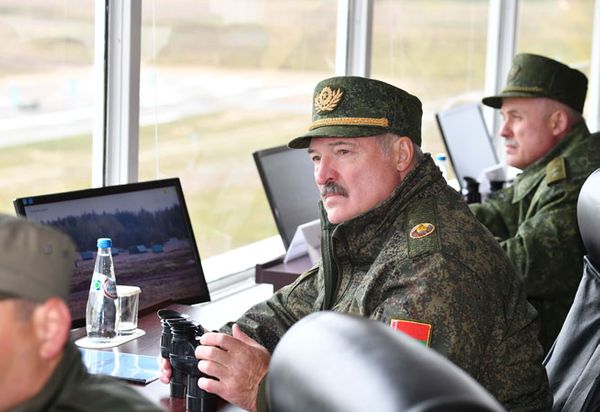 Лукашенко заявил о попытках провернуть в Белоруссии сценарий цветных революций