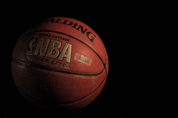 НБА перенесла все матчи плей-офф из-за протестов против насилия в Висконсине