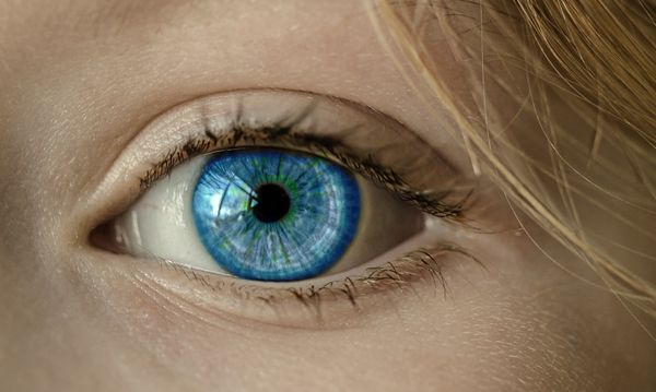 Отслойка сетчатки, миопия и –18. Чувашские врачи вернули зрение слепому ребёнку