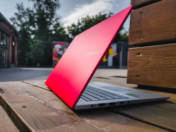 Большой ноутбук может быть удобным. Что может ASUS VivoBook S15 — ноутбук с бодрым дизайном и мощным железом?
