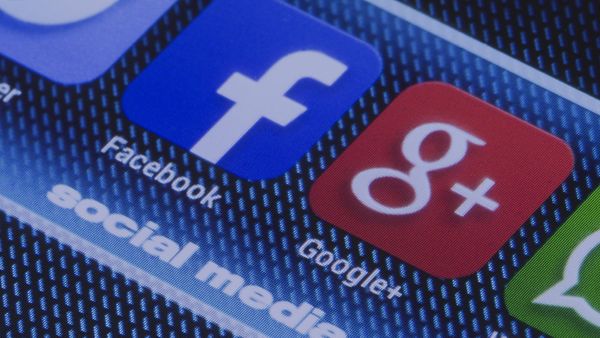 Google и Facebook мешают российскому Интернету