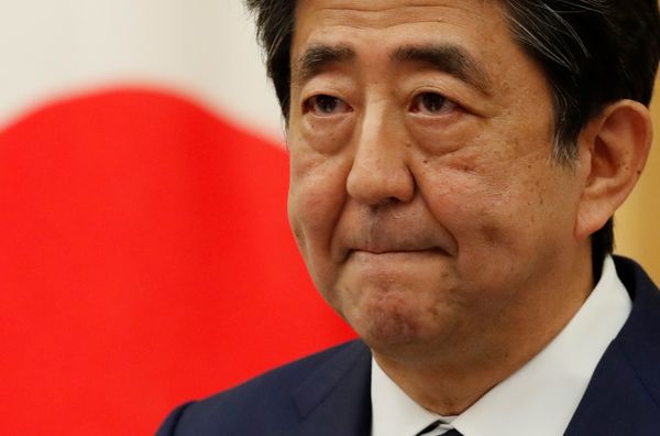 Премьер Японии официально заявил об отставке
