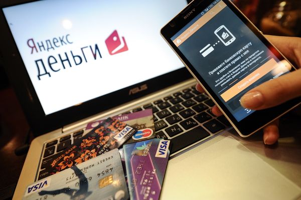 "Яндекс.Деньги" и QIWI частично заблокировали. Как теперь покупать в Интернете, пополнять проездной и карту ребёнка?