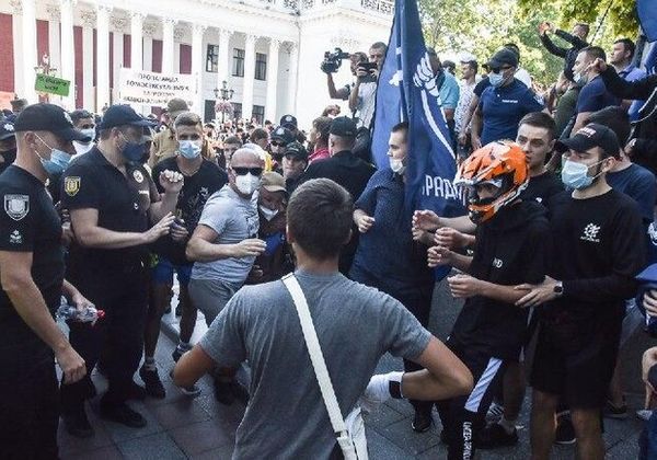 В Одессе ЛГБТ-активисты подрались с националистами