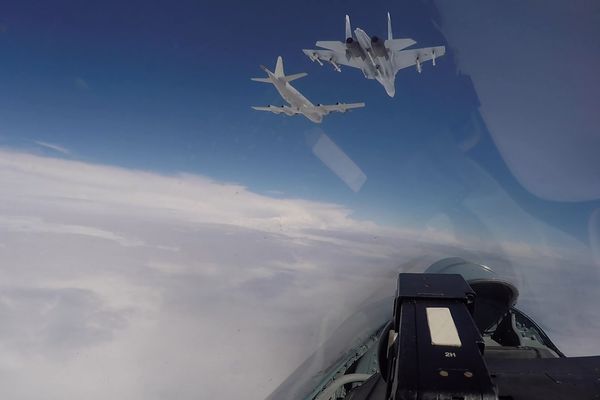 ВВС США назвали непрофессиональными действия российских Су-27, перехвативших бомбардировщик B-52