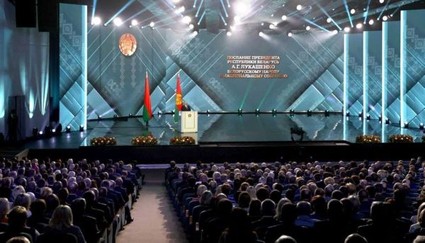 Лукашенко рассказал о миллиардных потерях от "нефтяных разборок" с Россией
