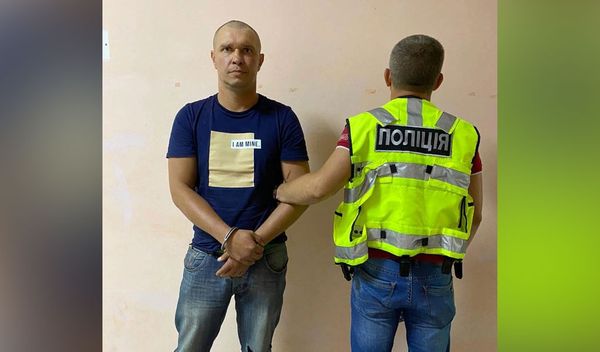 Мужчина, который избил и хотел изнасиловать женщину в поезде на Украине, предлагал взятку её мужу