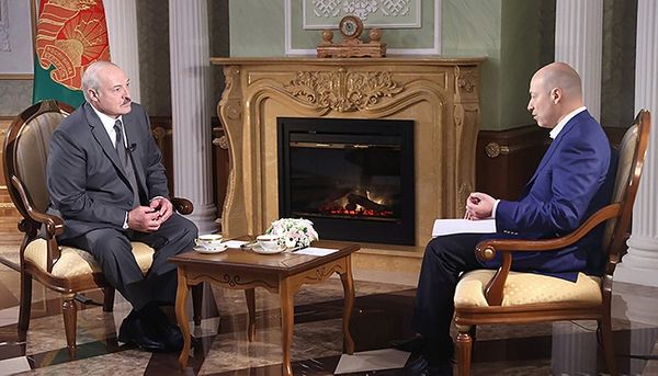 Лукашенко признался, что считает Путина старшим братом