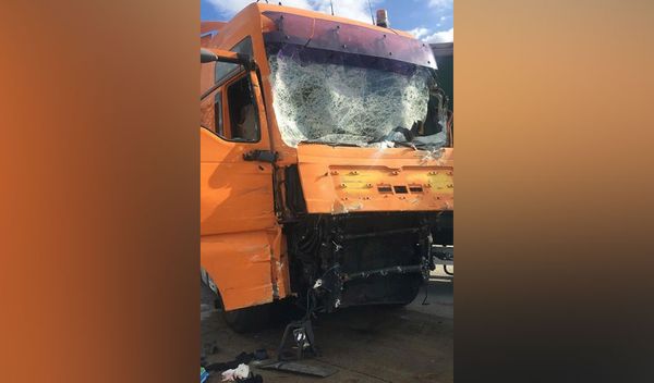 В результате столкновения грузовика и маршрутки на Украине погибло четыре человека