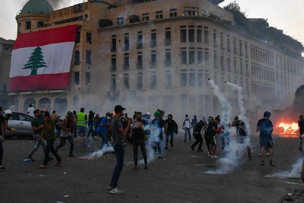 СМИ: Более 100 ливанских военнослужащих пострадали в ходе протестов в Бейруте
