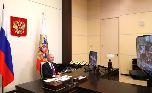 Путин: Пандемия показала, что Россия — это не "страна-бензоколонка"