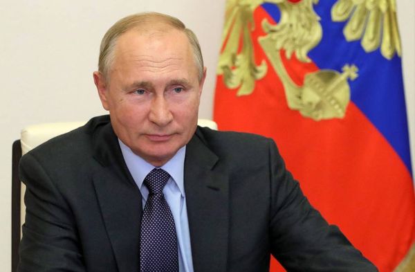 "И Интернет смотрит". Песков рассказал, какую прессу любит читать Путин