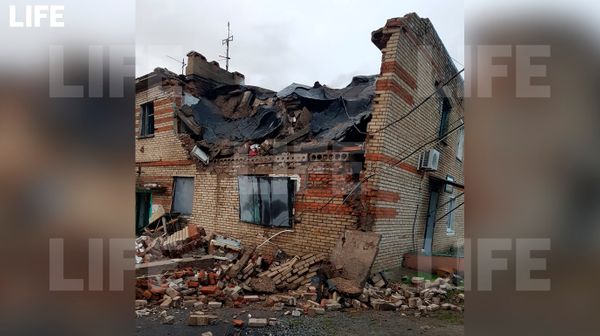 Жилой дом в Приморье частично обрушился после взрыва в одной из квартир, погиб один человек