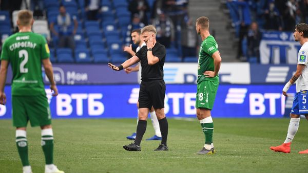 Арбитр Лапочкин показал три красные карточки в матче "Динамо" — "Рубин"