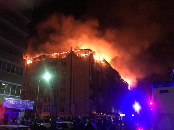 Более 40 жильцов дома в Краснодаре, где произошёл крупный пожар, разместили в одной из школ города