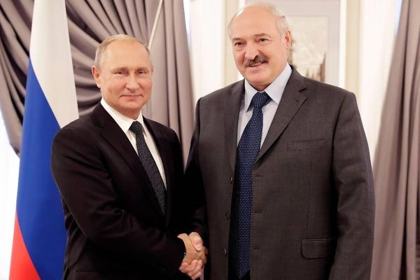 "Друг познаётся в беде". Лукашенко поблагодарил Путина за порядочность