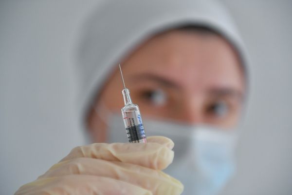 Академик РАН рассказал, какой перерыв нужен между прививками от коронавируса и гриппа