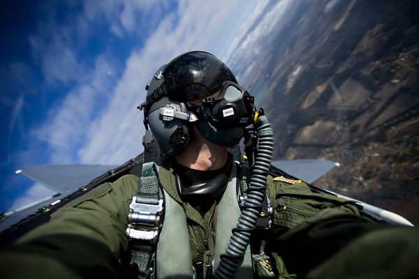 Военный пилот США рассказал о встрече с "враждебным" НЛО