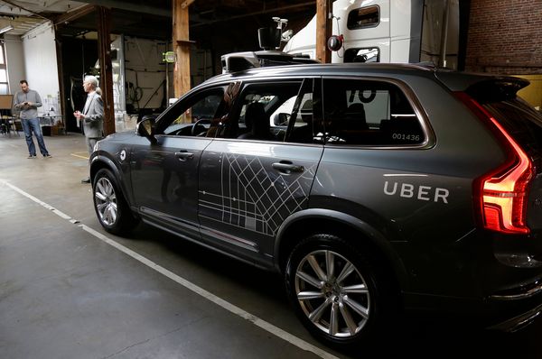В США предъявили обвинения оператору беспилотного автомобиля Uber, насмерть сбившего женщину