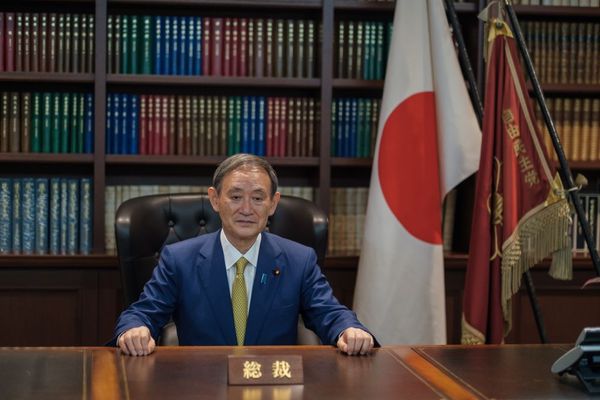 Новым премьер-министром Японии стал Ёсихидэ Суга