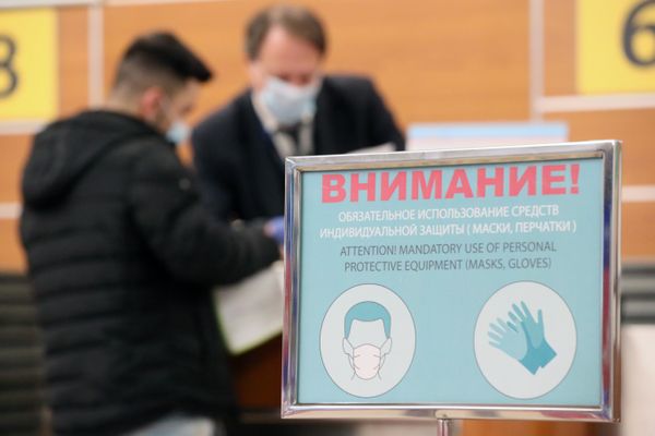 "Оснований нет". В Кремле опровергли слухи о возможном введении ограничений из-за коронавируса