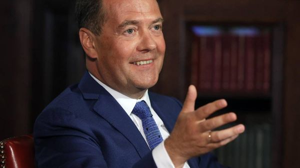 Медведева в день рождения наградили орденом "За заслуги перед Отечеством" III степени