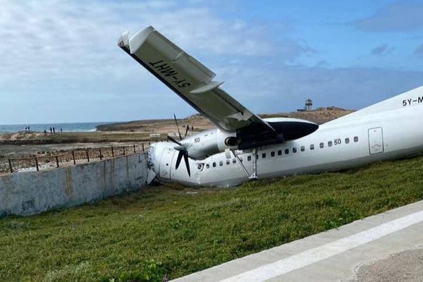 В Сомали грузовой самолёт врезался в бетонную стену