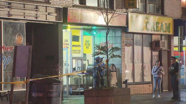В Торонто неизвестные устроили стрельбу по пекарне, есть раненые