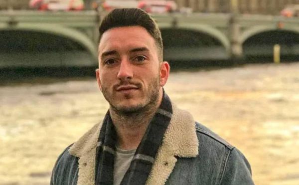Шотландский футболист погиб, выпав из окна отеля в Турции