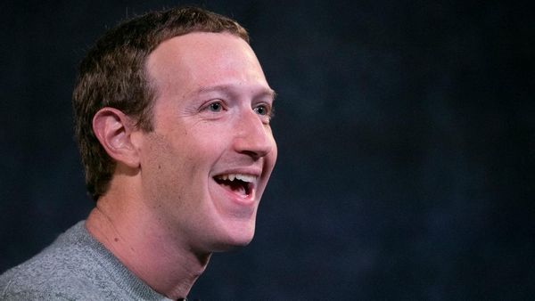 Создатель Facebook назвал любимую марку телефонов